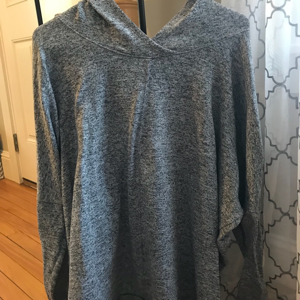 Light gray hooded work out sweatshirt